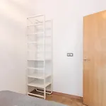Apartment With Parking And Patio - Center By Rems