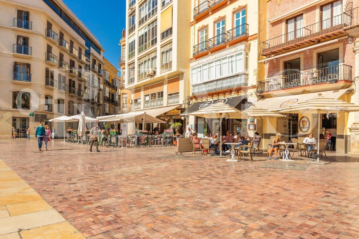 With Parking And Patio - Center By Rems