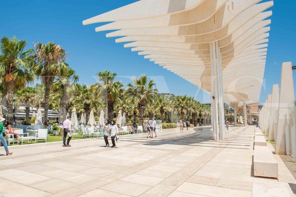 With Parking And Patio - Center By Rems *