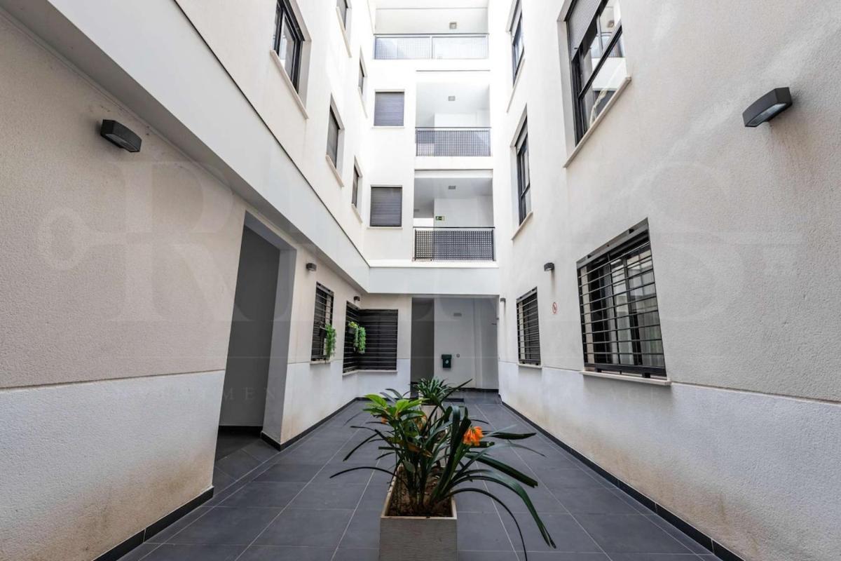 With Parking And Patio - Center By Rems