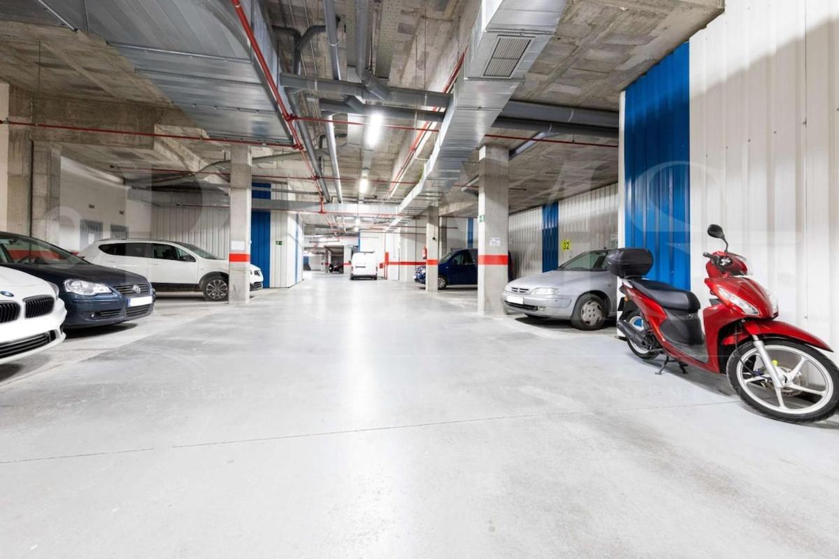 With Parking And Patio - Center By Rems *